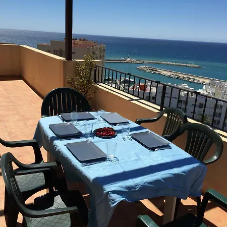 Atico De 150m2 Frente Al Mar * Estepona